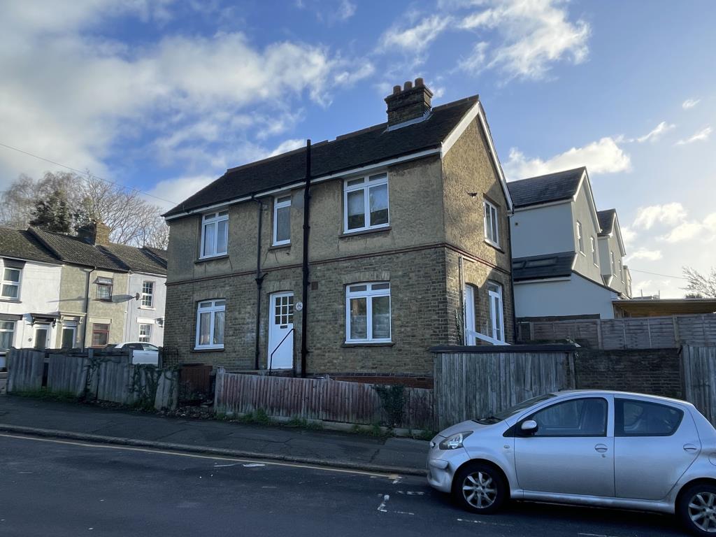 Lot: 62 - DETACHED HOUSE FOR MODERNISATION - 